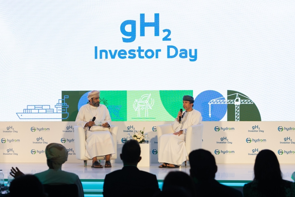 Eng Abdulaziz Said al Shidhani, Managing Director of Hydrom and Eng Salim bin Nasser al Aufi, Minister of Energy and Minerals and Chairman of Hydrom, speak during the inaugural gH2 Investor Day.