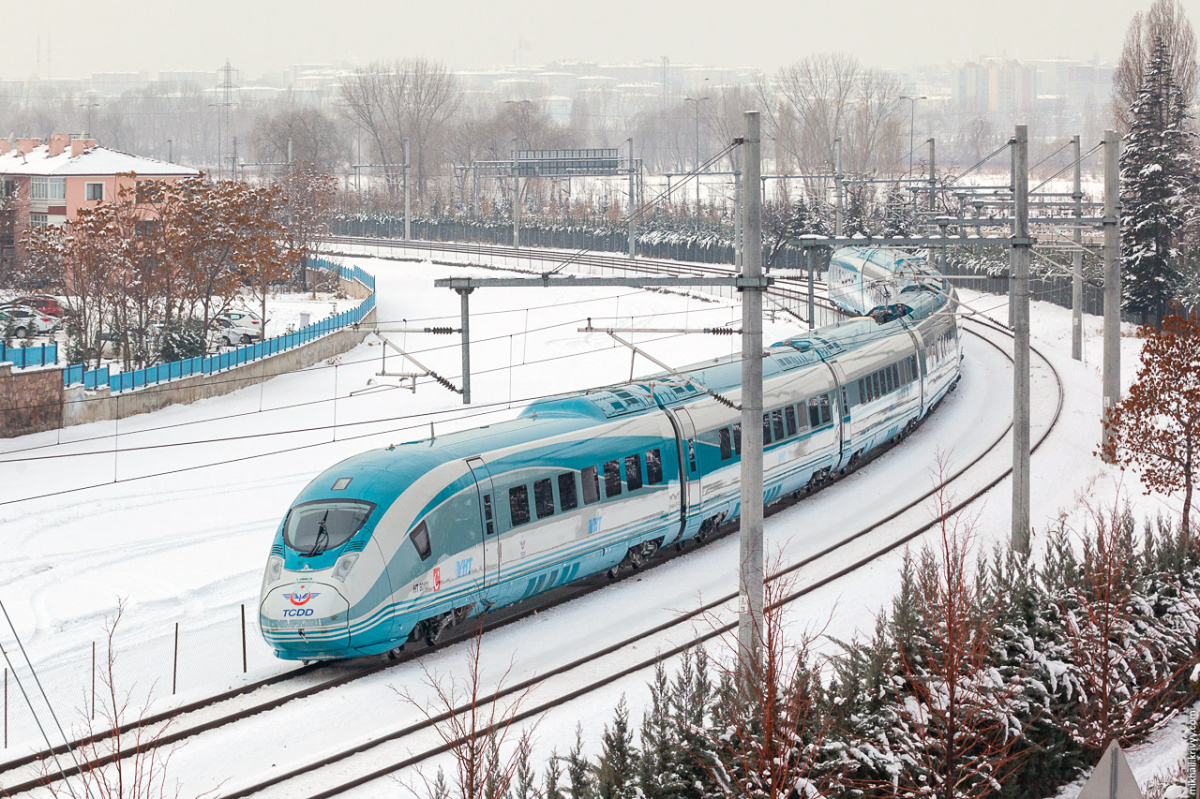 A Siemens Velaro train near Ankara. China may be interested in promoting a high-speed line between Ankara and Istanbul (Mikhail Krivyy/CC BY-SA 3.0)
