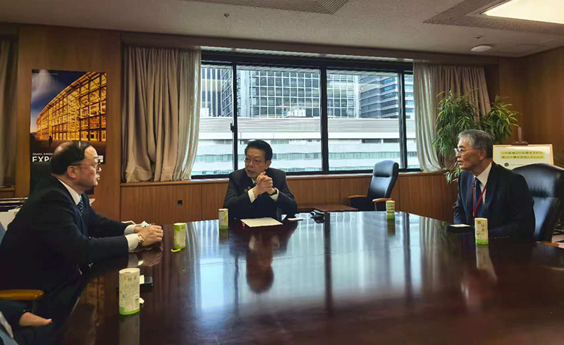 周家义在东京拜会日本经济产业省大臣武藤·容治.jpg